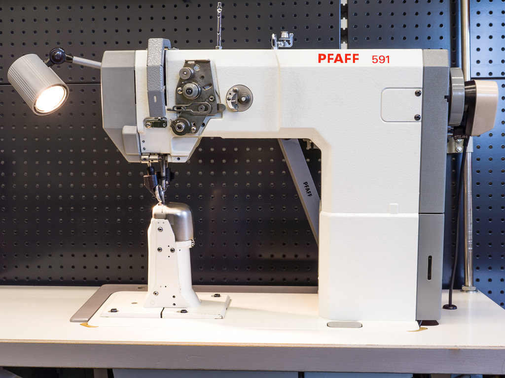 Pfaff 591 BL Post bed sewing machine